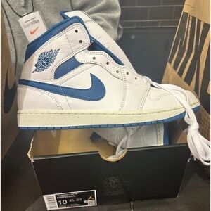 Air Jordan 1 Mid SE ,men’s size 10 White/blue